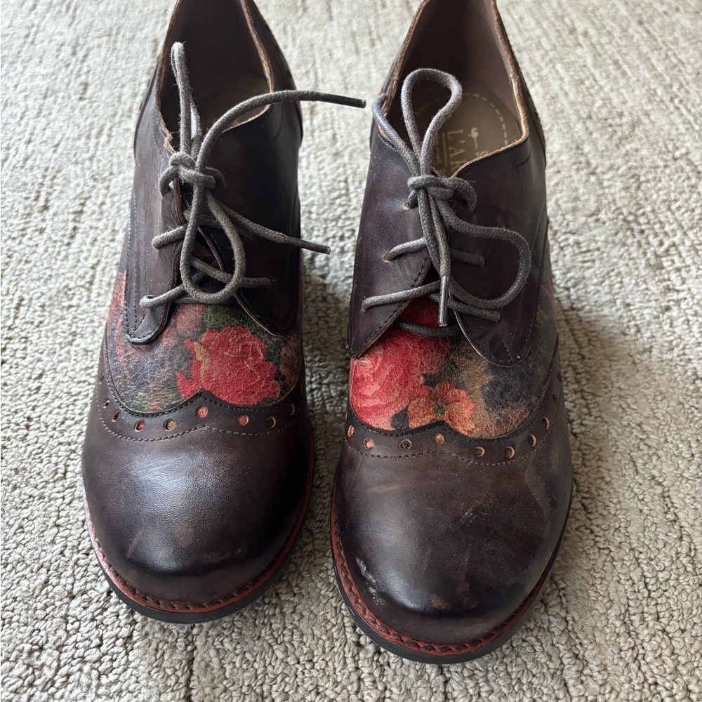 Size 38 L’artiste Brown and Red Lace Up Boots with Floral Design